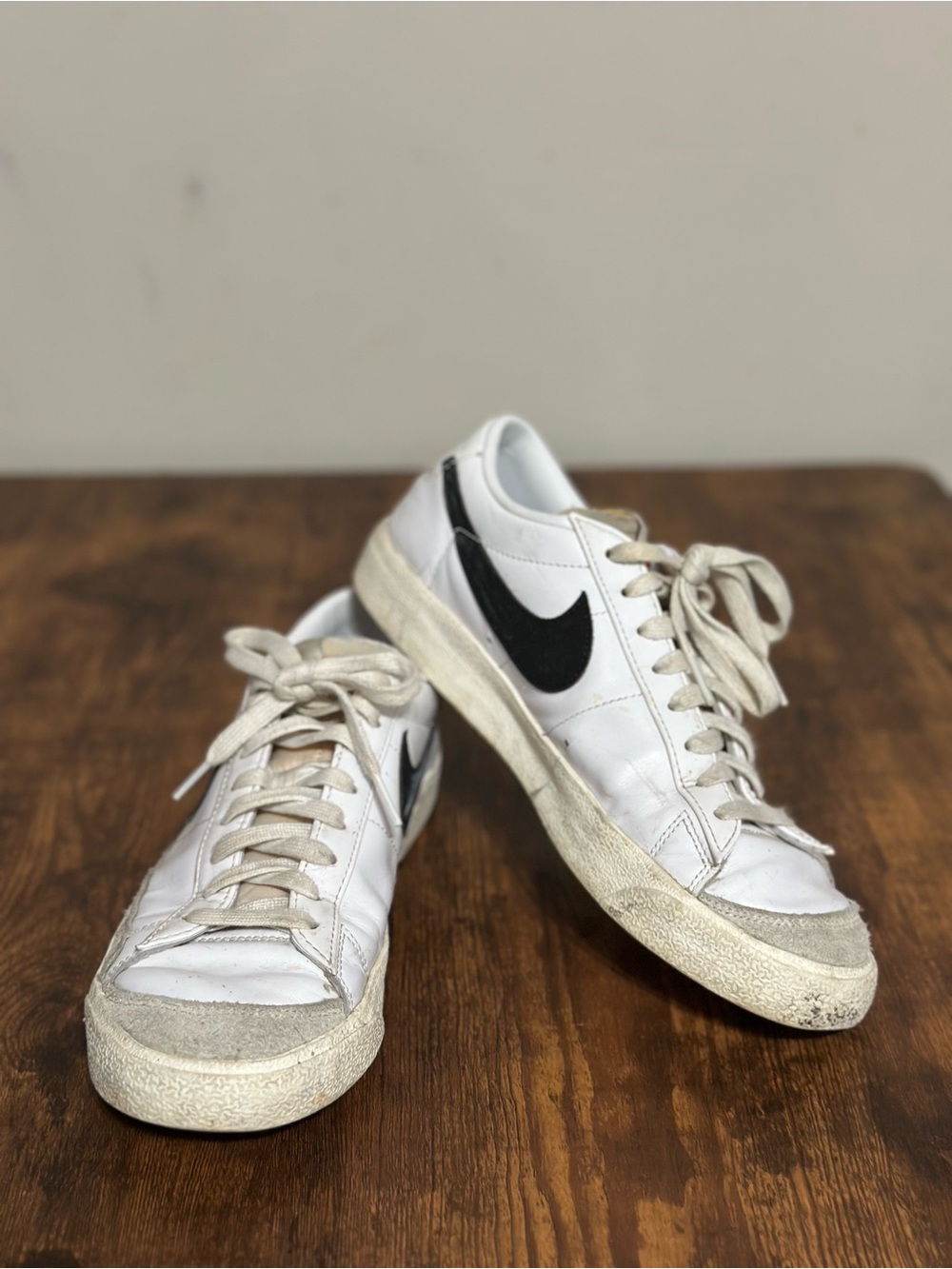Nike Men’s White & Black Low-Top Sneakers